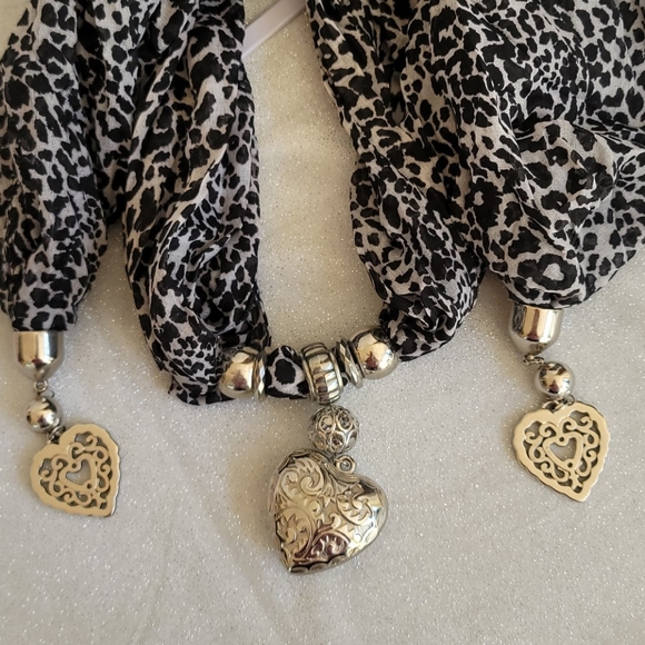 Bundle of 4 Statement/Pendant Scarves - Picture 9 of 9